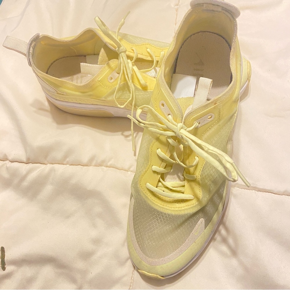 Nike Air Max yellow size 8